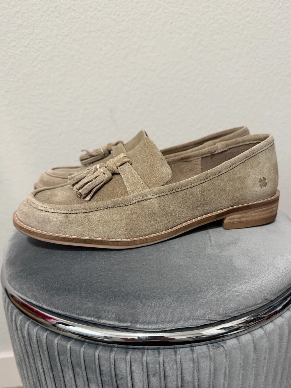 Lucky Suede Tassel Loafers in Beige - Women's Slip-On Dress Shoes - like new
